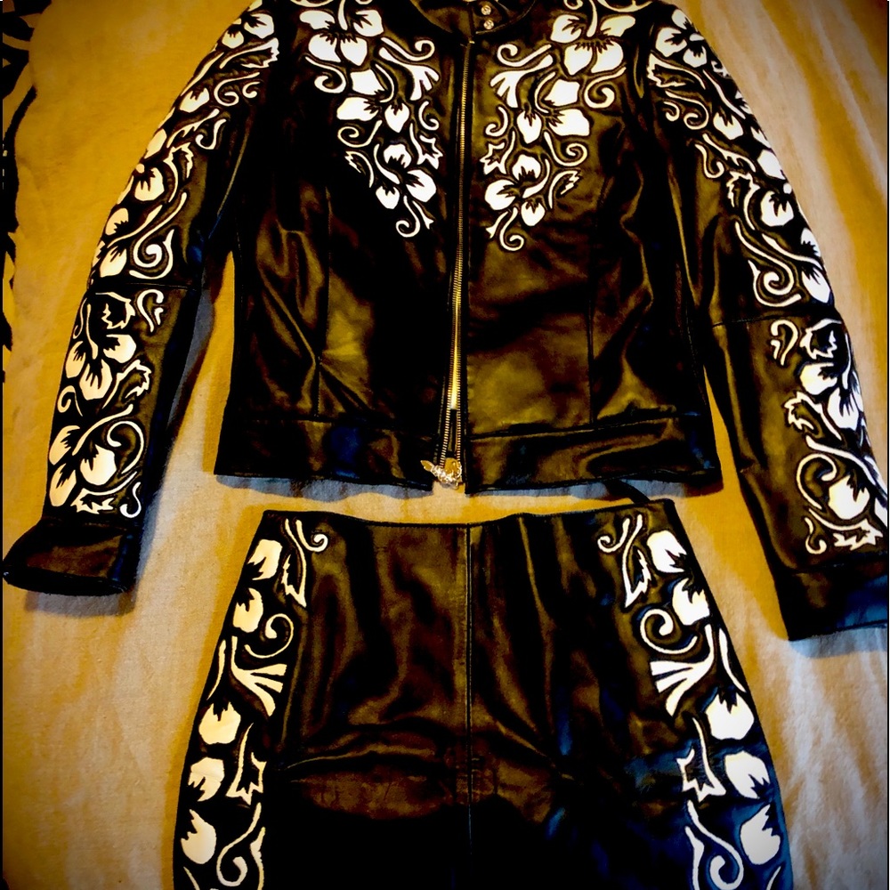Fitelle designer Black and White leather outfit. Size 2 Only wore once !